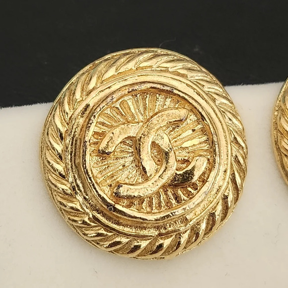CHANEL 24k Gold Plated CC Logo Rope Round Clip On Earrings - Picture 3 of 7